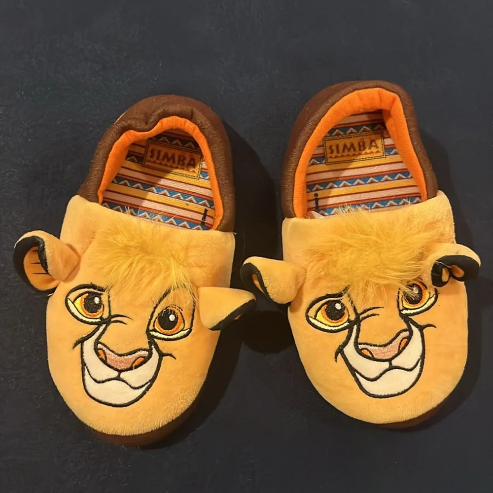 Disney Lion King Simba toddler slippers / shoes. Yellow and brown. Size 11-12